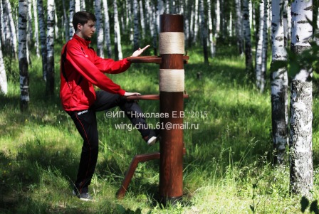 вин чунь манекен на полу вин чунь манекен на полу